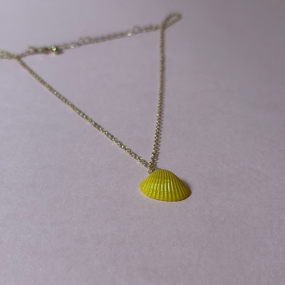 Yellow Shell Faux Gold Necklace - Picture 2 of 5